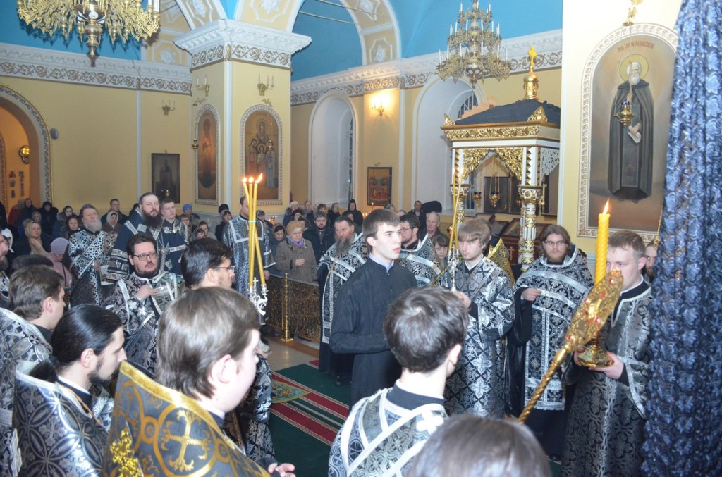Митрополит Серафим совершил первую пассию в Покровском архиерейском соборе Пензы