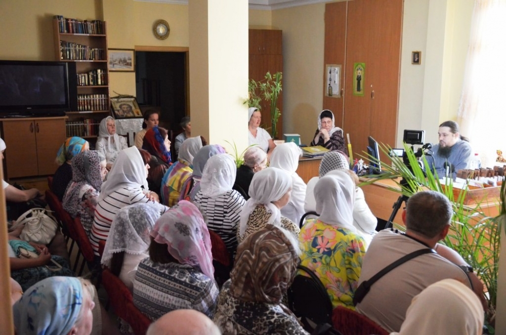 Священник Алексий Рой побеседовал с прихожанами пензенских храмов об участии православных христиан в Евхаристии