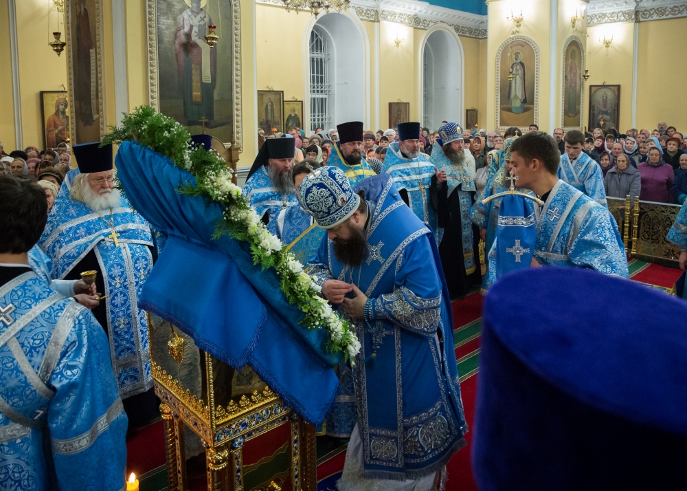 Накануне Покрова Пресвятой Богородицы митрополит Серафим и епископы Пензенской митрополии совершили всенощное бдение в Покровском архиерейском соборе